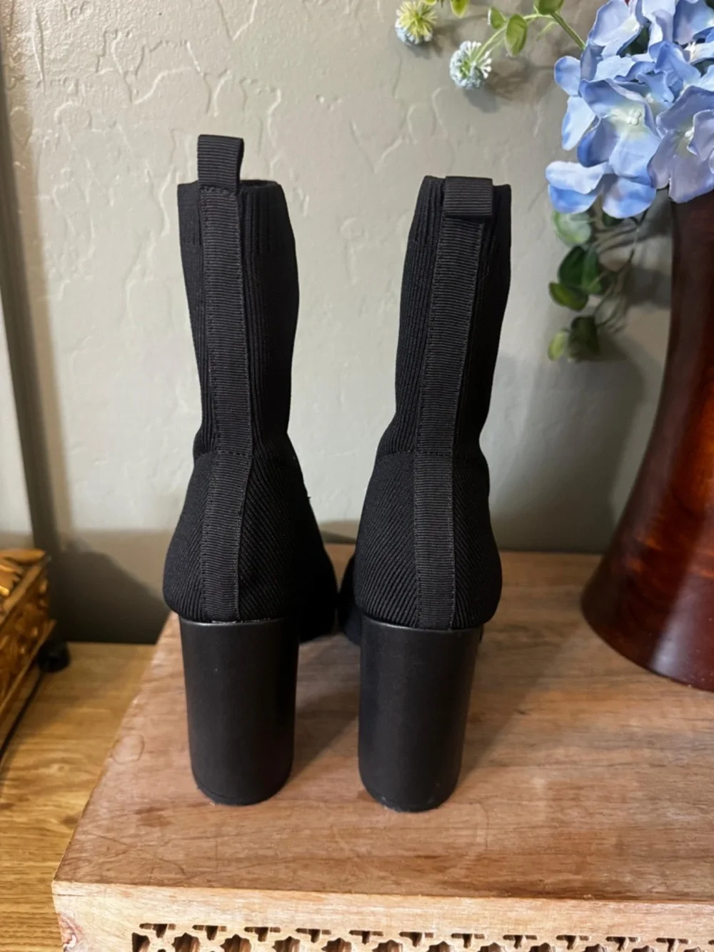 Black Knit Sock Booties Pointed Toe Block Heel Chic Size 9.5
